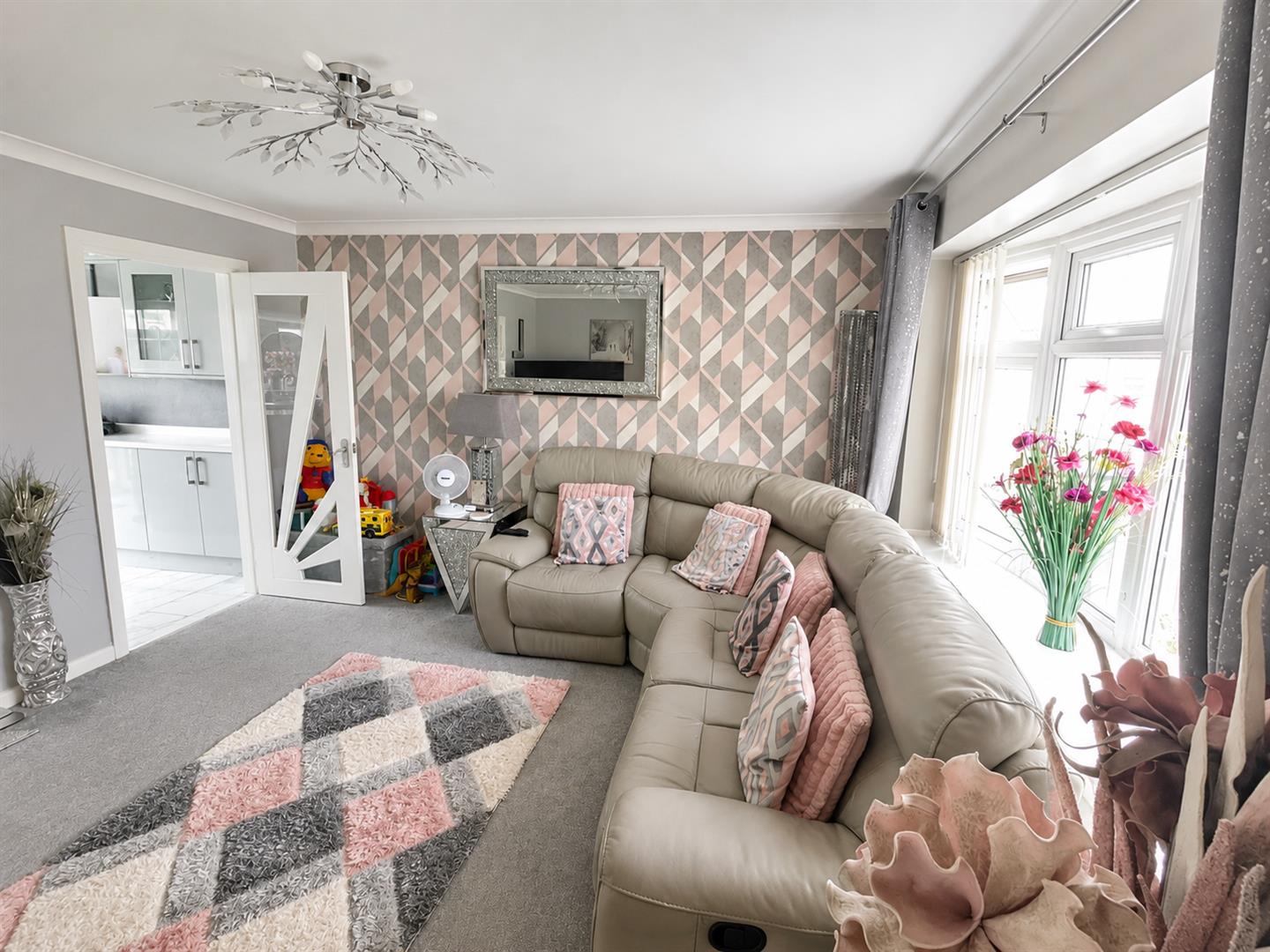 Clos Vernon Watkins, Gorseinon, Swansea, SA4 4DH